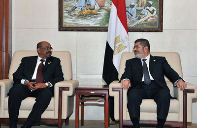 صحف الخرطوم تُبرز لقاء مرسي والبشير على هامش القمة الإفريقية