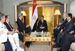 الرئيس مرسي يبحث مع كيري القضيتين السورية والفلسطينية