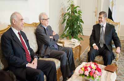 الرئيس مرسي يبحث مع الإبراهيمي آخر مستجدات الأزمة السورية