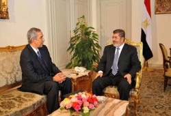 الرئيس مرسي يطالب الجيزواي بالسعي لتحقيق الأمن الغذائي لمصر