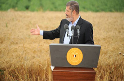 الرئيس مرسي يشارك في الاحتفال بحصاد القمح ببرج العرب