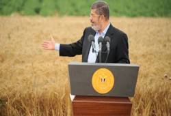 الرئيس مرسي يشارك في الاحتفال بحصاد القمح ببرج العرب