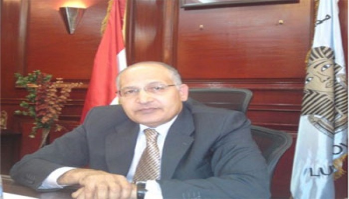 تكريم أبطال المصارعة والكرة الشاطئية بالأقصر