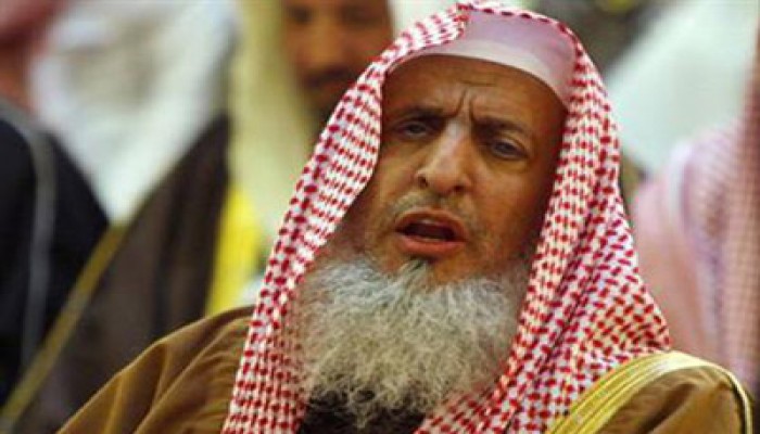 مفتي السعودية من الحرم المكي: حسن الخلق أهم أسلحة الداعية