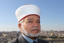 مقدسيون يعتصمون اعتراضًا على اعتقال مفتي فلسطين