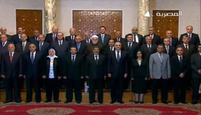 الوزراء الجدد يؤدون اليمين والرئيس مرسي يترأس اجتماعًا للحكومة