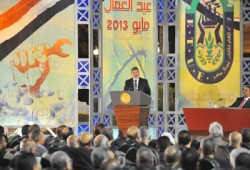 الرئيس مرسي يشهد الاحتفال بعيد العمال في قصر القبة