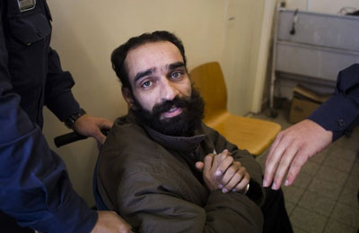 الأسير الفلسطيني سامر العيساوي يعلق إضرابه عن الطعام