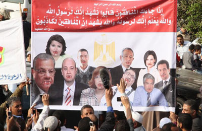 أَوَ مَا سَمِعْتَ بآخرِ الأنبـــــــــاءِ .. ؟.. شعر أشرف محمد