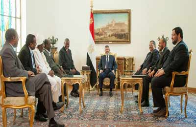 الرئيس مرسي يقترح إطلاق مبادرات للتوأمة مع الولايات السودانية