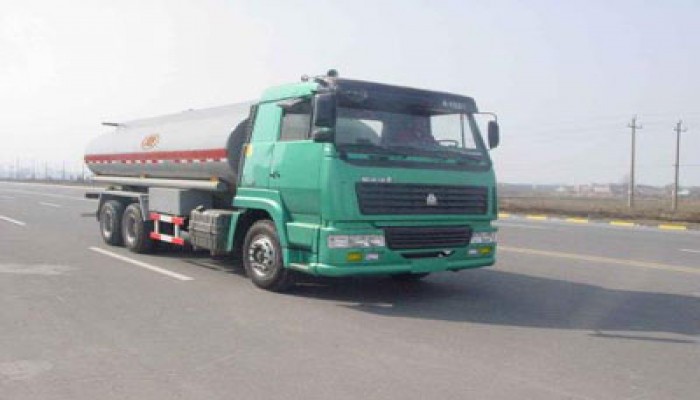 "الحرية والعدالة" يضبط 1200 لتر سولار مهربة بالسويس