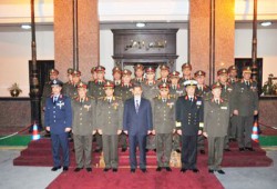 الرئيس مرسي يرقي قادة الأفرع الرئيسية بالجيش لرتبة فريق