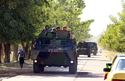 الجيش الفرنسي يسحب أول دفعة من قواته من مالي