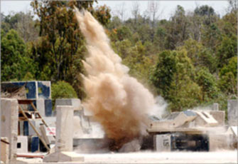 المقاومة الفلسطينية تفجِّر جرافة صهيونية توغلت بقطاع غزة