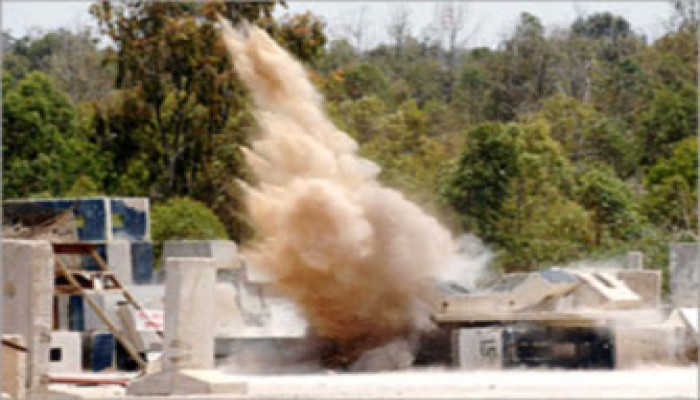 المقاومة الفلسطينية تفجِّر جرافة صهيونية توغلت بقطاع غزة