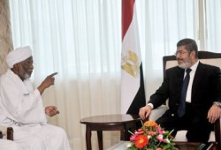 الرئيس مرسي يستقبل الترابي وزعماء الأحزاب السياسية