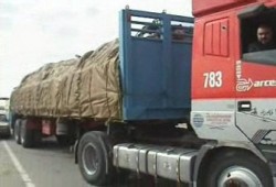 إدخال 57 شاحنة مواد بناء إلى قطاع غزة