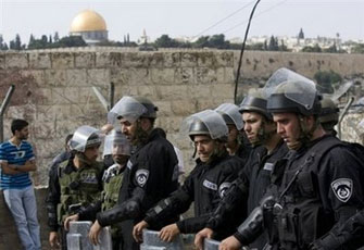 الاحتلال يمنع الشباب من دخول المسجد الأقصى المبارك