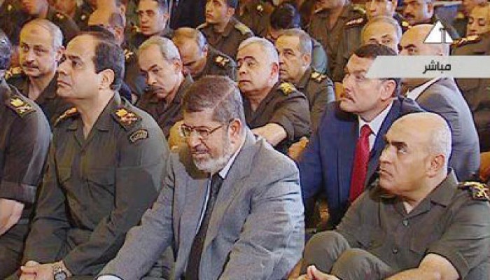 الرئيس مرسي يؤدي صلاة الجمعة بالمنطقة العسكرية المركزية