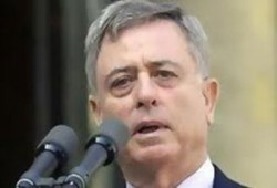 عبد الحليم خدام: الأسد يحتفظ بالأسلحة الكيماوية في مناطق جبلية