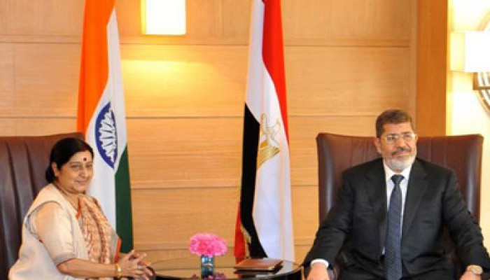 الرئيس مرسي يستقبل زعيمة المعارضة في البرلمان الهندي