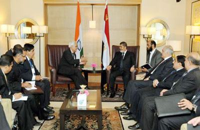 الرئيس مرسي يجري مباحثات مع وزير خارجية الهند