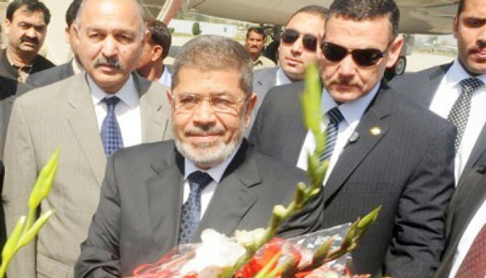 الرئيس مرسي يصل الهند ويلتقي نظيره الهندي