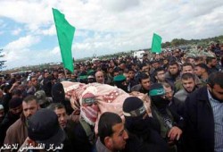 غزة تشيع "خنساء فلسطين" وهنية يعدها بمواصلة الجهاد