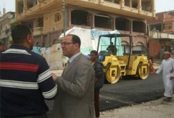 الحرية والعدالة يشرف على رصف شارع طيبة بغرب الإسكندرية