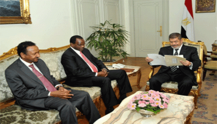 الرئيس مرسي يؤكد اهتمامه بفتح آفاق التعاون مع السودان