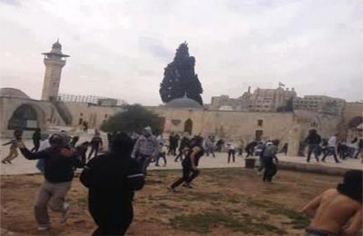 مواجهات بين جنود الاحتلال والمصلين بالأقصى عقب الجمعة