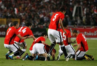 المنتخب القومي لكرة القدم يغادر إلى قطر