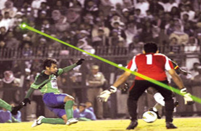 لعنة أقلام الليزر تصيب ملاعب أوروبا