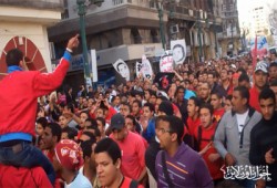 "ألتراس الأهلي" يعطلون الحركة بطريق مطار القاهرة