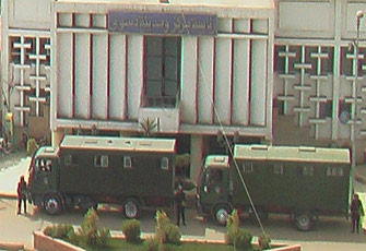 أهالي كفر الشيخ يتصدون لمغلقي مجلس مدينة دسوق