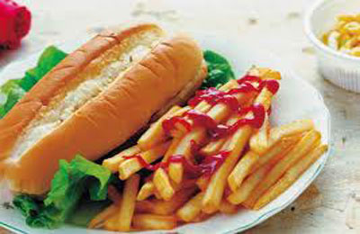 دراسة: تناول الوجبات السريعة بانتظام له نفس تأثير التهاب الكبد