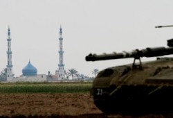 توغل محدود للاحتلال بغزة وإطلاق النار على المنازل