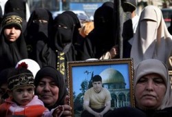 مسيرة في باحات "الأقصى" تضامنًا مع الأسرى المضربين عن الطعام