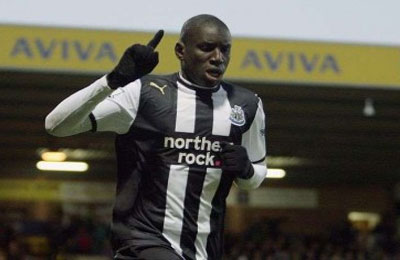 "ديمبا با" نجم "تشيلسي" الإنجليزي يتمنى أن يصلي بالمسجد الأقصى