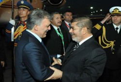 الرئيسان مرسي وجول يبحثان قضايا قمة "الإسلامي"