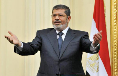 الرئيس مرسي يستقبل الرئيس الفلسطيني