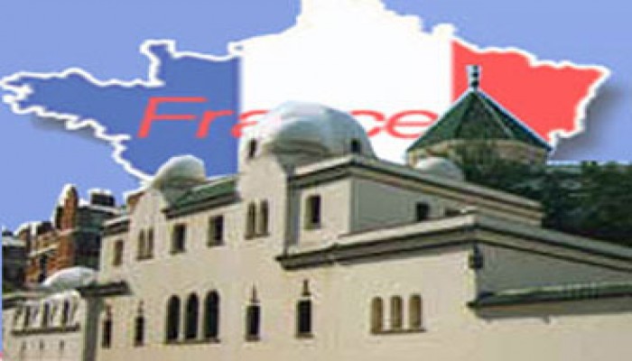 المجلس الإسلامي الفرنسي يدين عملية تدنيس ثلاثة مساجد برسوم عنصرية
