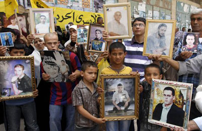 مطالب بإعلان 2013 عامًا لتحرير الأسرى الفلسطينيين