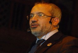 مراد علي: القوى السياسية الداعية للفوضى لا رصيد لها عند الشعب