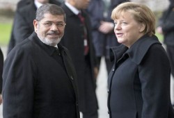 الرئيس مرسي يعود للقاهرة بعد زيارة سريعة لألمانيا