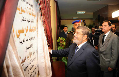 الرئيس مرسي يفتتح عددًا من المشروعات الجديدة بهيئة قناة السويس بالإسماعيلية