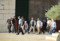 مغتصبون صهاينة يقتحمون قبر النبي يوسف شرق مدينة نابلس