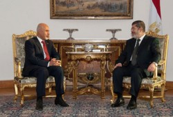 الرئيس مرسي بحث مع المقريف سبل تعزيز التعاون الاقتصادي