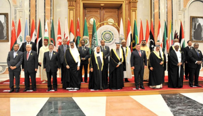 الرئيس مرسي يعود إلى القاهرة بعد زيارة للسعودية استغرقت يومين