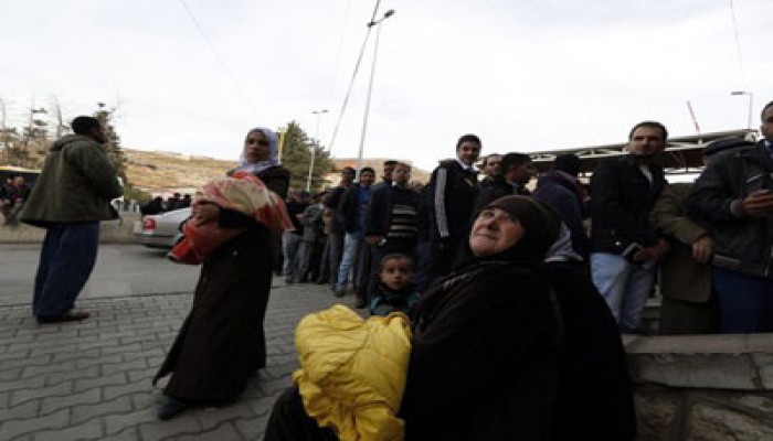 10 شهداء في استهداف طائرات بشار لمخيم فلسطيني بدمشق